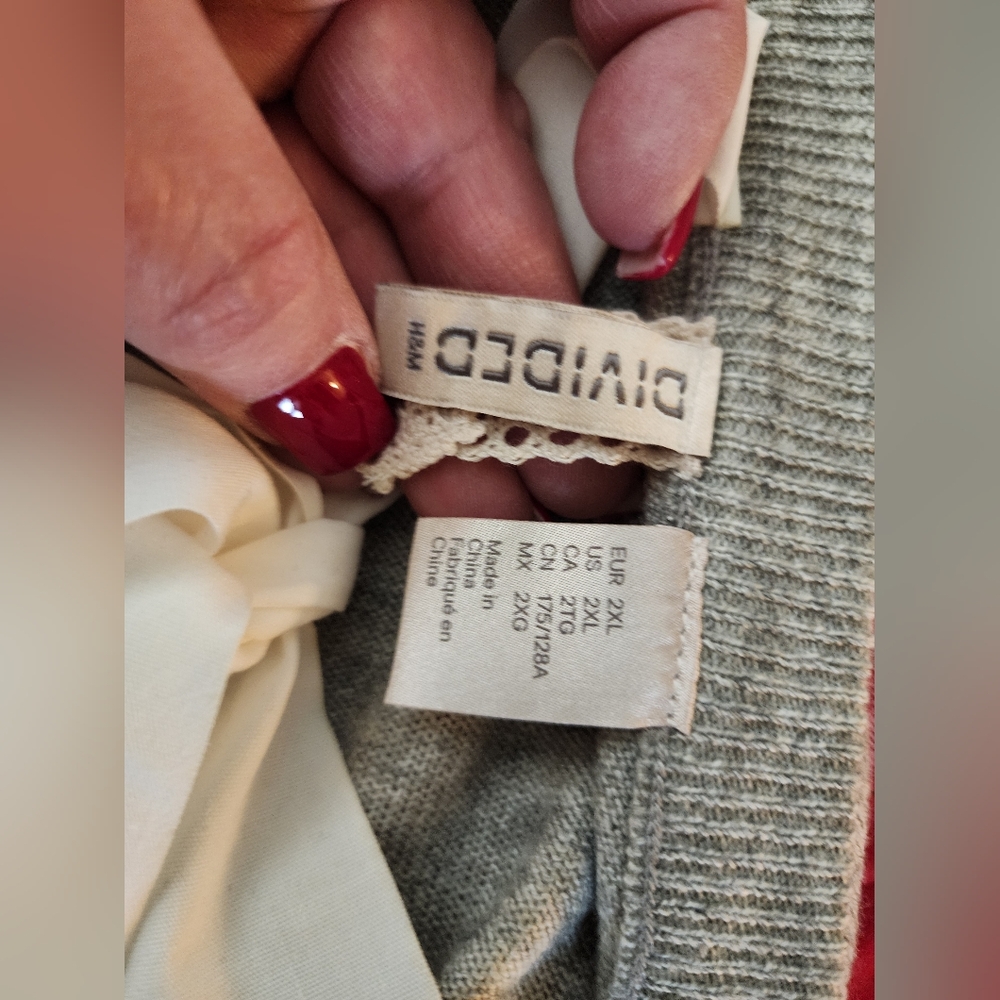 H &M Gray Sweater with Lace Trim - Picture 4 of 4